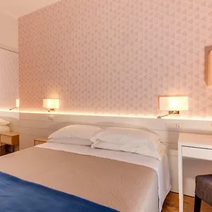 hotel-kiss-riccione.emilia-romagnahotels.net/